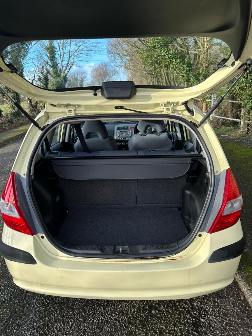 Used Honda Jazz 2002 for sale - 77357340: Photo 9