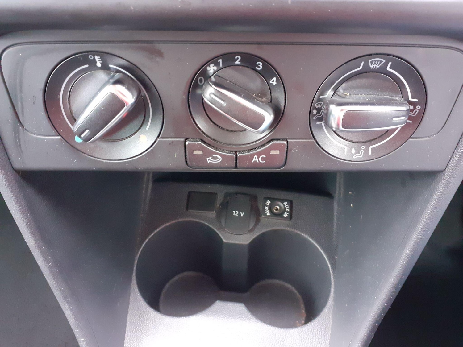 Used Volkswagen Polo 2011 for sale - 76260225: Photo 18