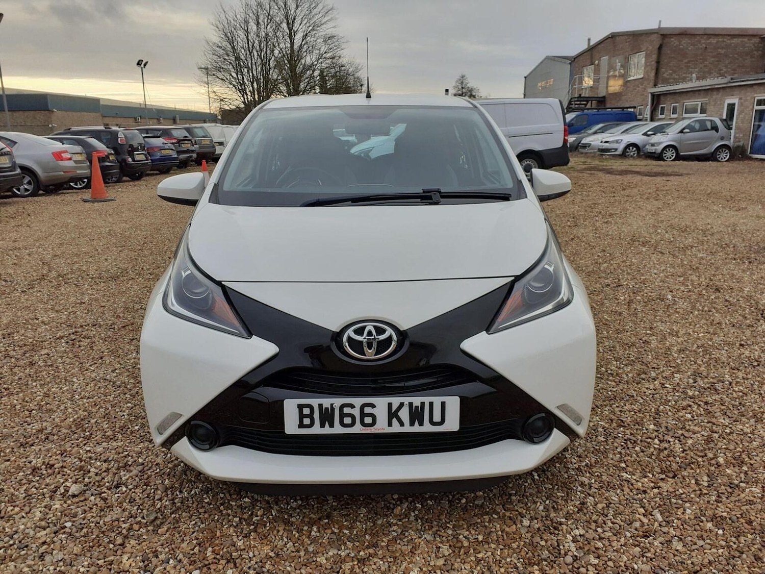 Used Toyota AYGO 2017 for sale - 76945662: Photo 2