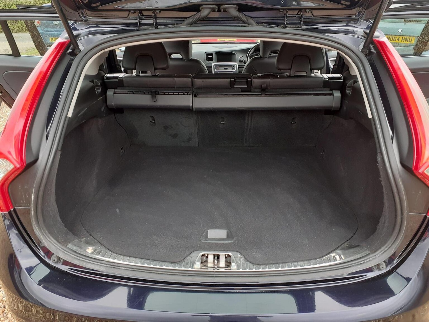 Used Volvo V60 2015 for sale - 76945686: Photo 10