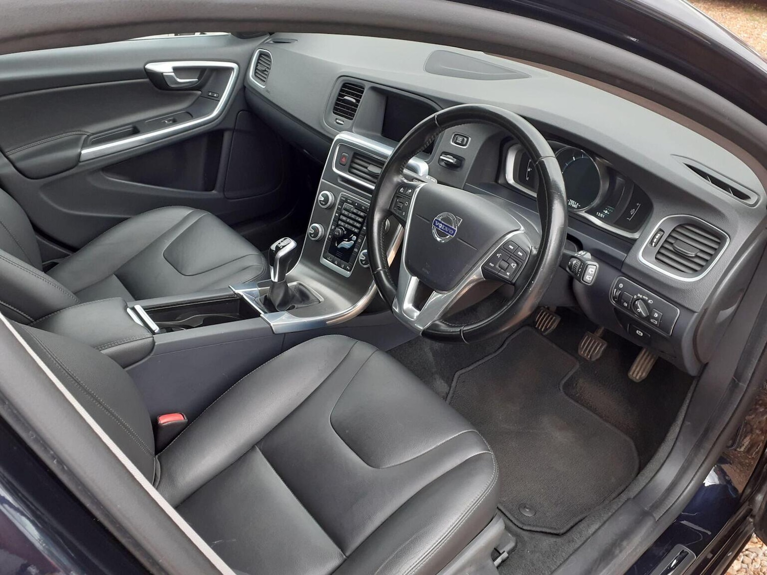 Used Volvo V60 2015 for sale - 76945686: Photo 15