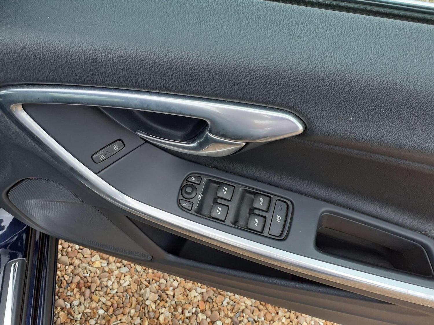 Used Volvo V60 2015 for sale - 76945686: Photo 16