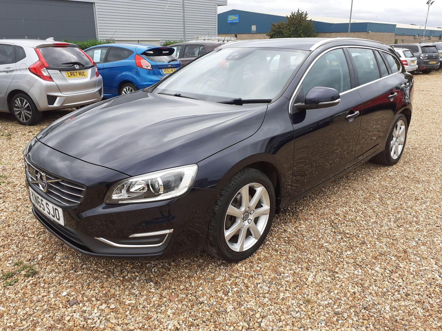 Used Volvo V60 2015 for sale - 76945686: Photo 3