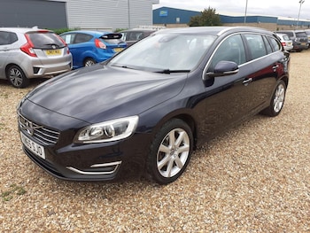 Used Volvo V60 2015 for sale - 76945686: Photo