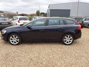 Used Volvo V60 2015 for sale - 76945686: Photo