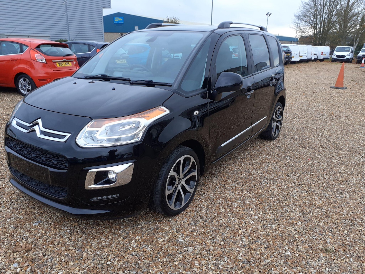 Used Citroen C3 Picasso 2016 for sale - 76512492: Photo 3