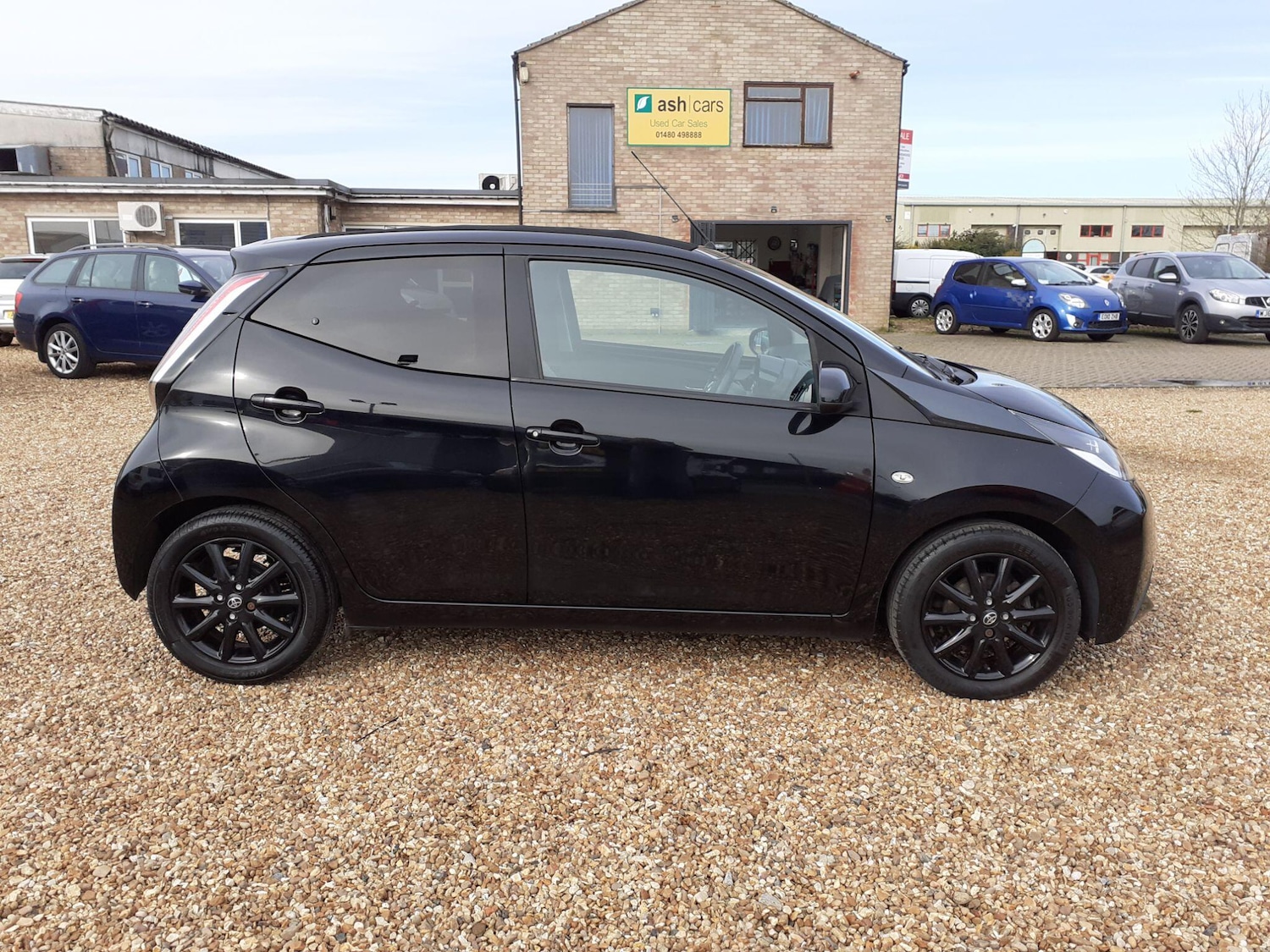 Used Toyota AYGO 2017 for sale - 77882820: Photo 8