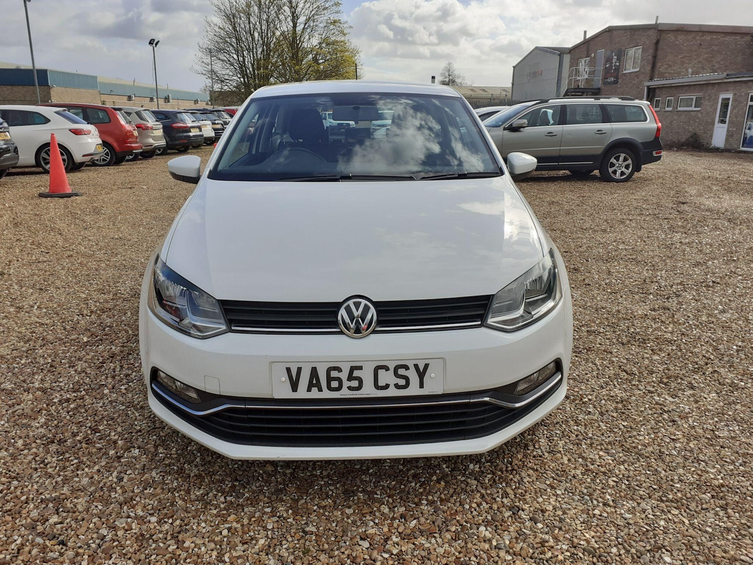 Used Volkswagen Polo 2015 for sale - 78086754: Photo 2