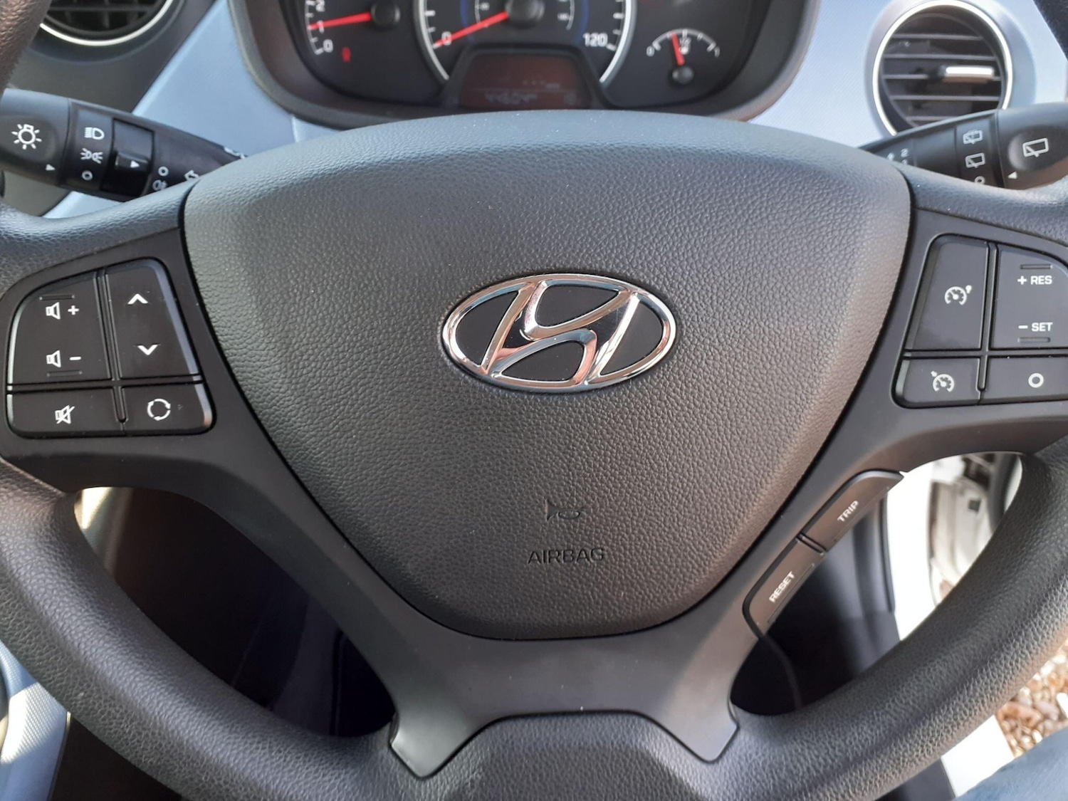 Used Hyundai i10 for sale - 77958139: Photo 16