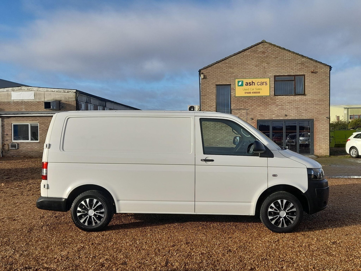 Used Volkswagen Transporter 2014 for sale - 76824333: Photo 2