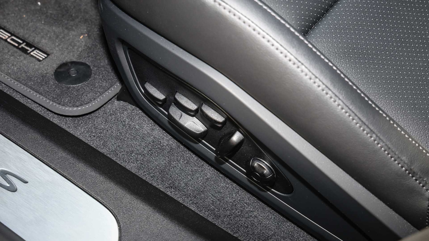 Used Porsche Taycan 2024 for sale - 76691991: Photo 31