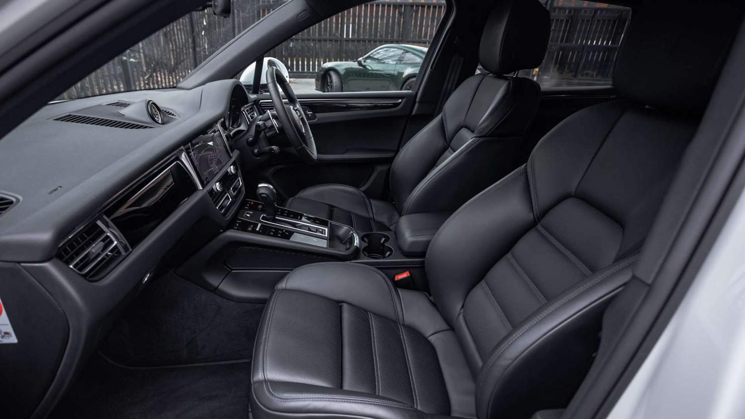 Used Porsche Macan 2025 for sale - 77913784: Photo 15