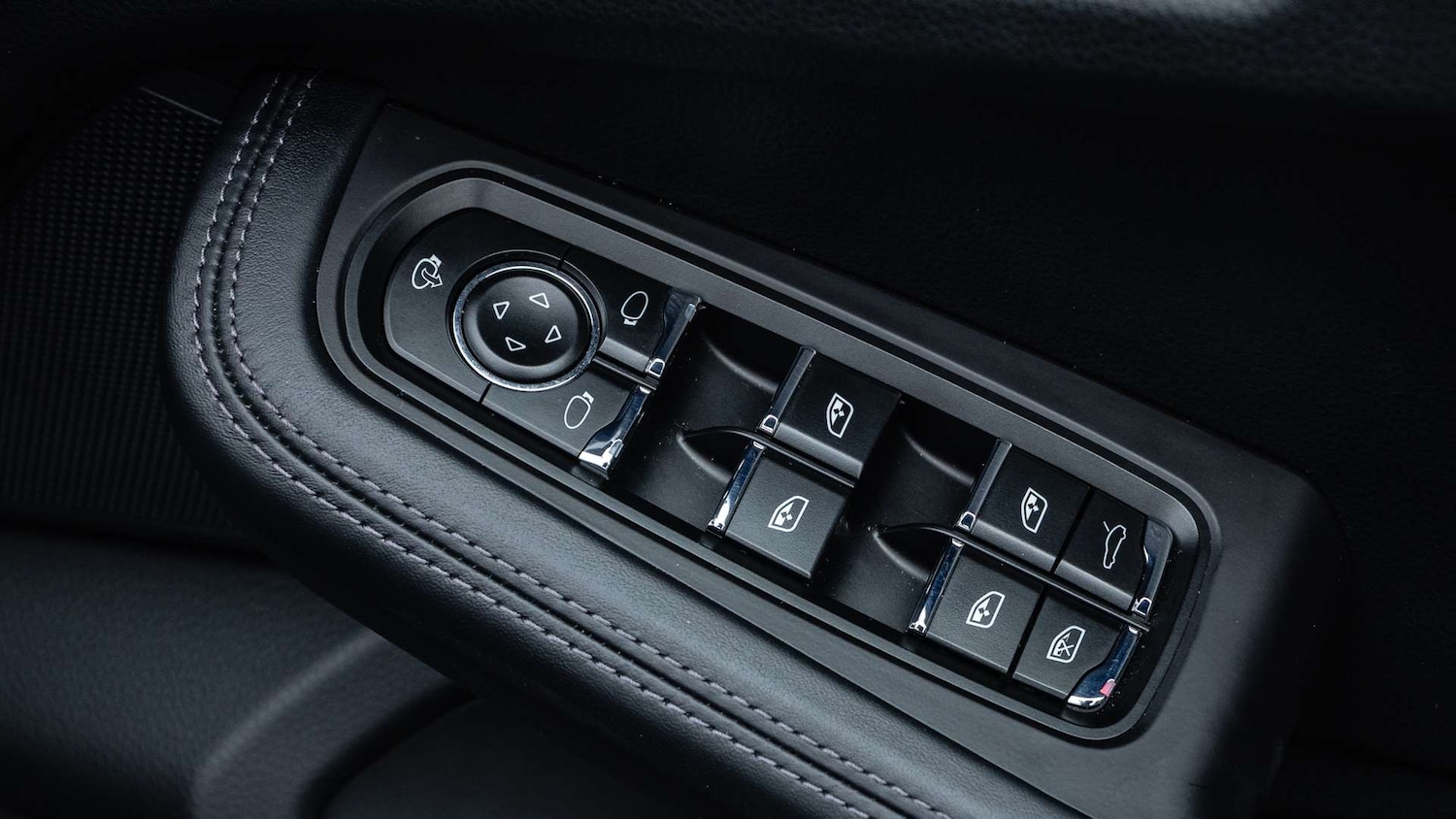 Used Porsche Macan 2024 for sale - 76774273: Photo 32