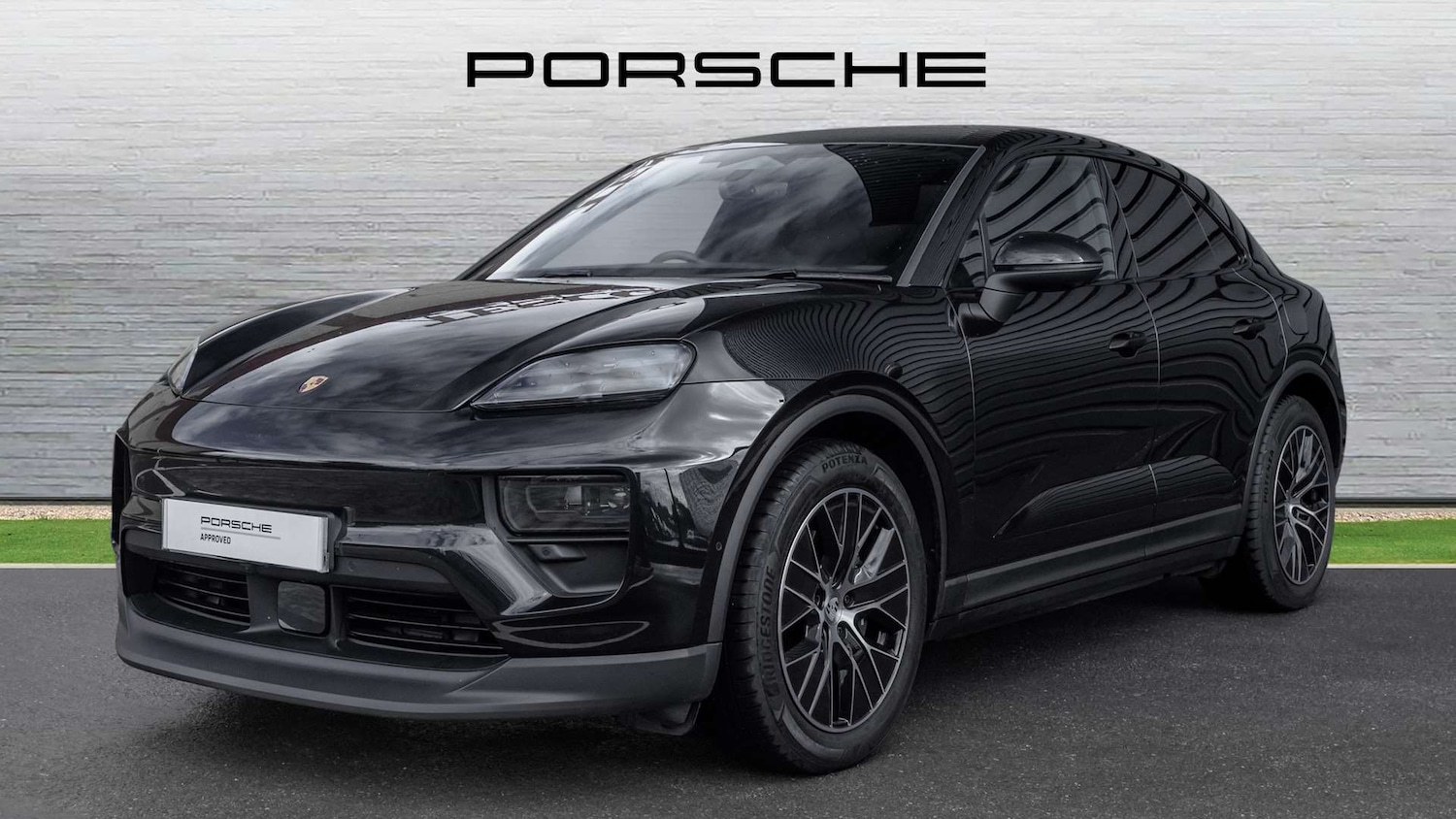 Used Porsche Macan 2025 for sale - 76191851: Photo 2