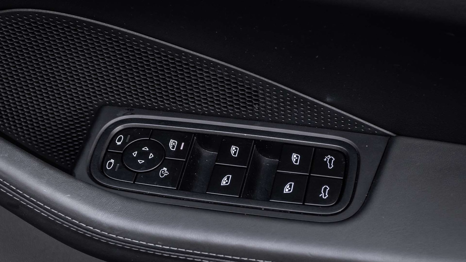 Used Porsche Macan 2025 for sale - 76191851: Photo 29