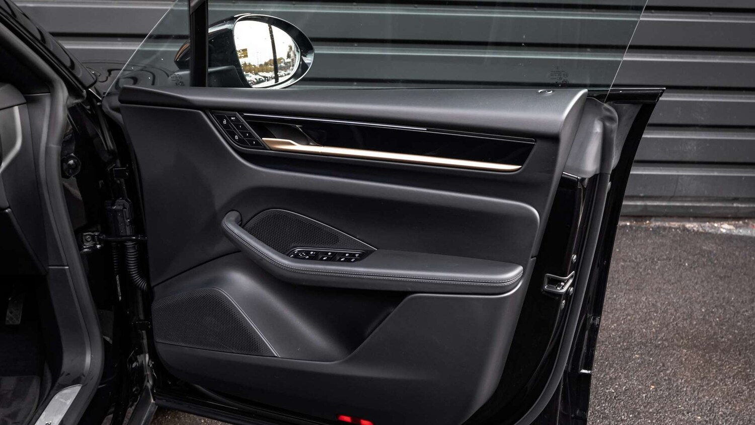 Used Porsche Macan 2025 for sale - 76191851: Photo 33