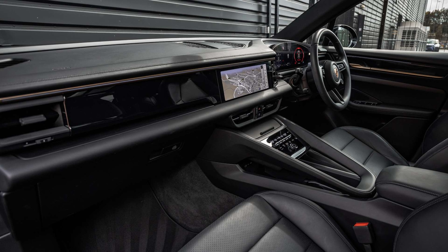 Used Porsche Macan 2025 for sale - 76191851: Photo 5