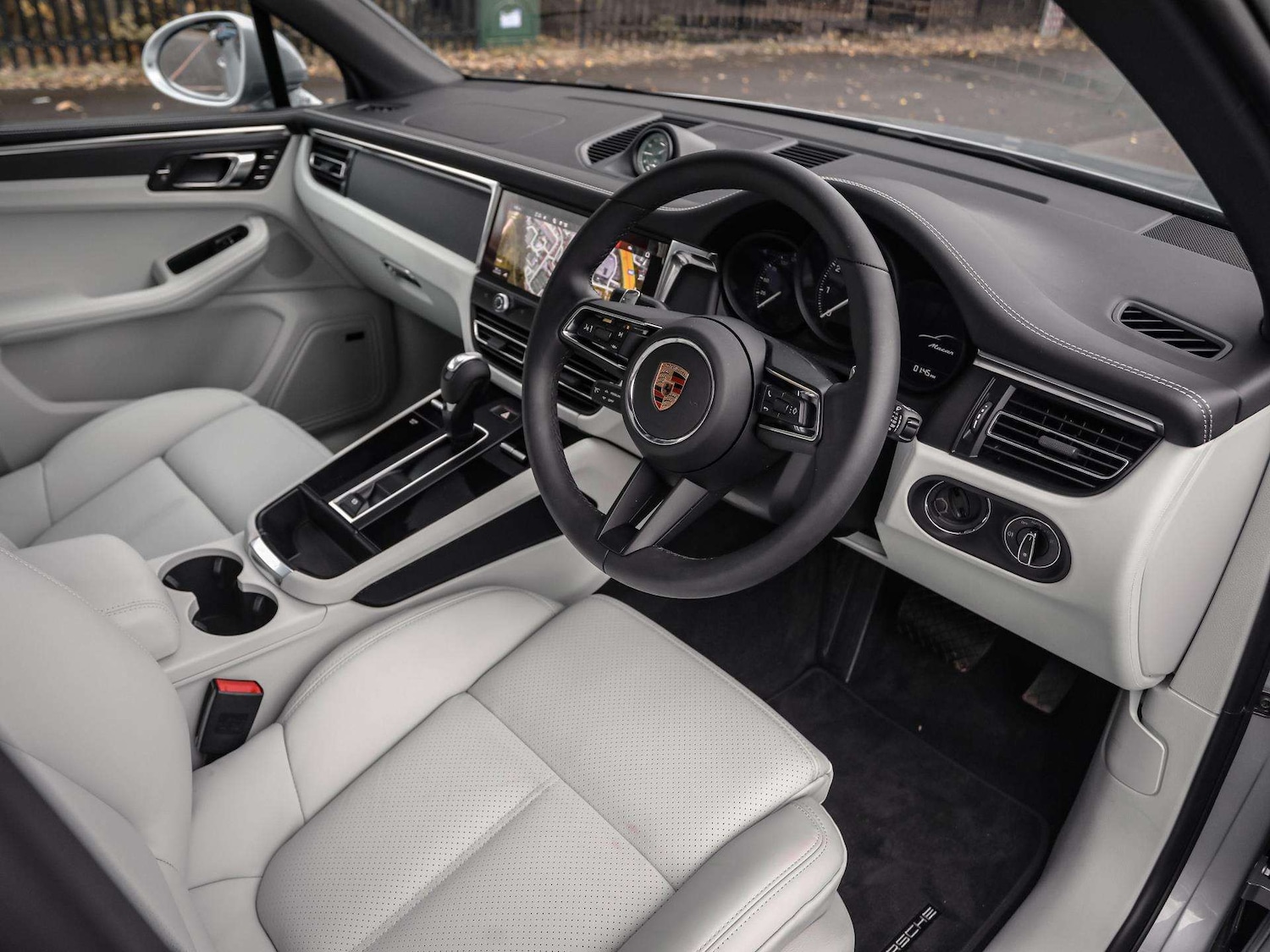 Used Porsche Macan 2025 for sale - 76501828: Photo 12
