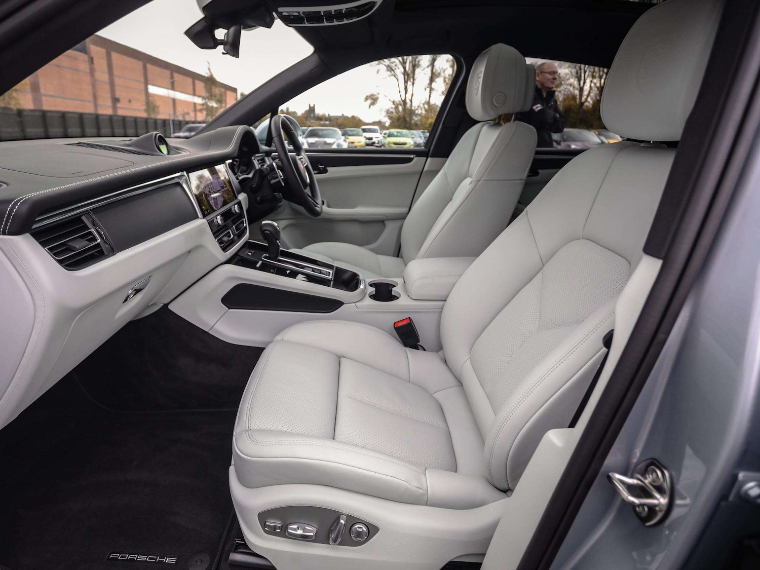 Used Porsche Macan 2025 for sale - 76501828: Photo 13