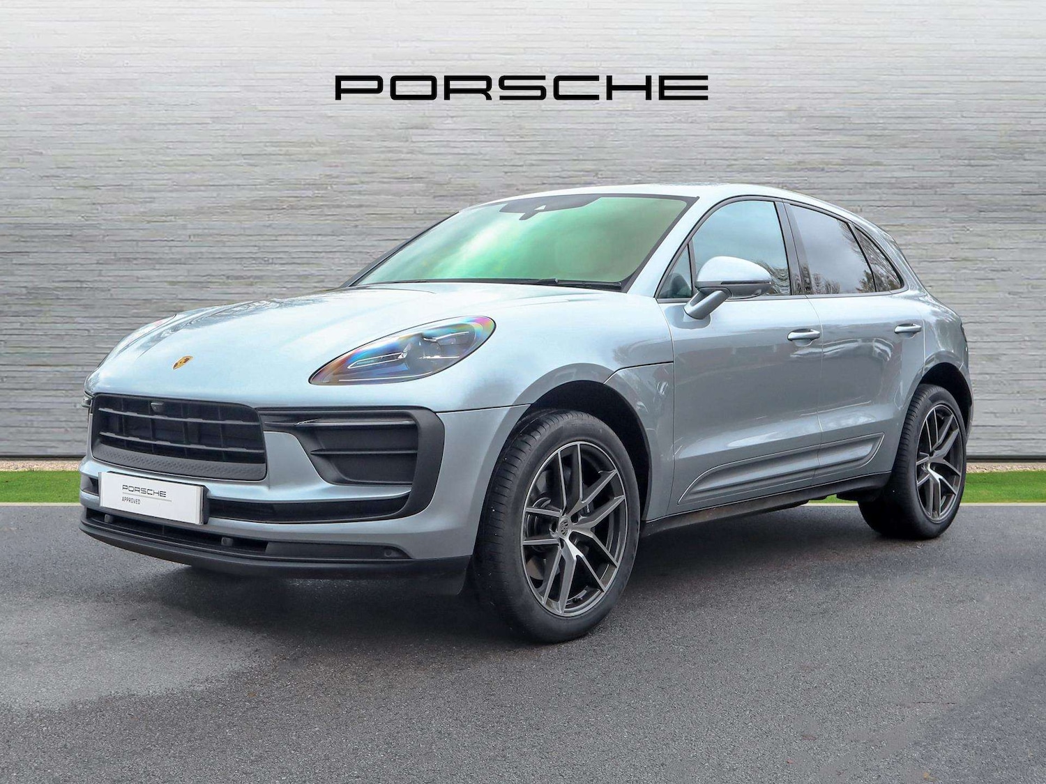 Used Porsche Macan 2025 for sale - 76501828: Photo 2