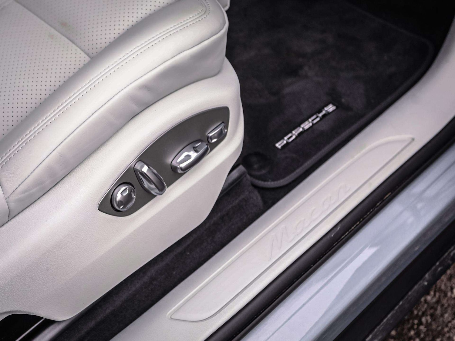 Used Porsche Macan 2025 for sale - 76501828: Photo 30