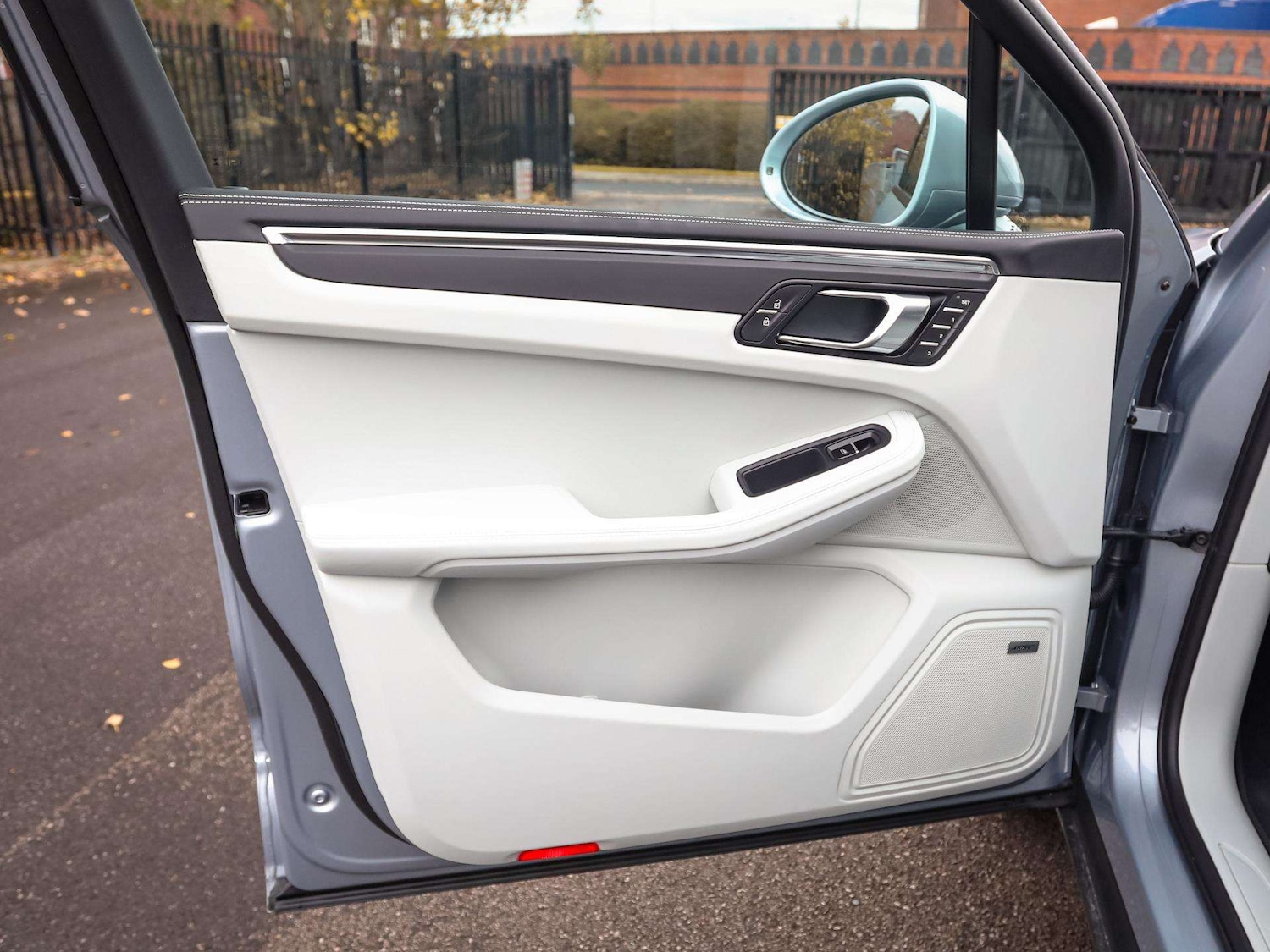 Used Porsche Macan 2025 for sale - 76501828: Photo 32