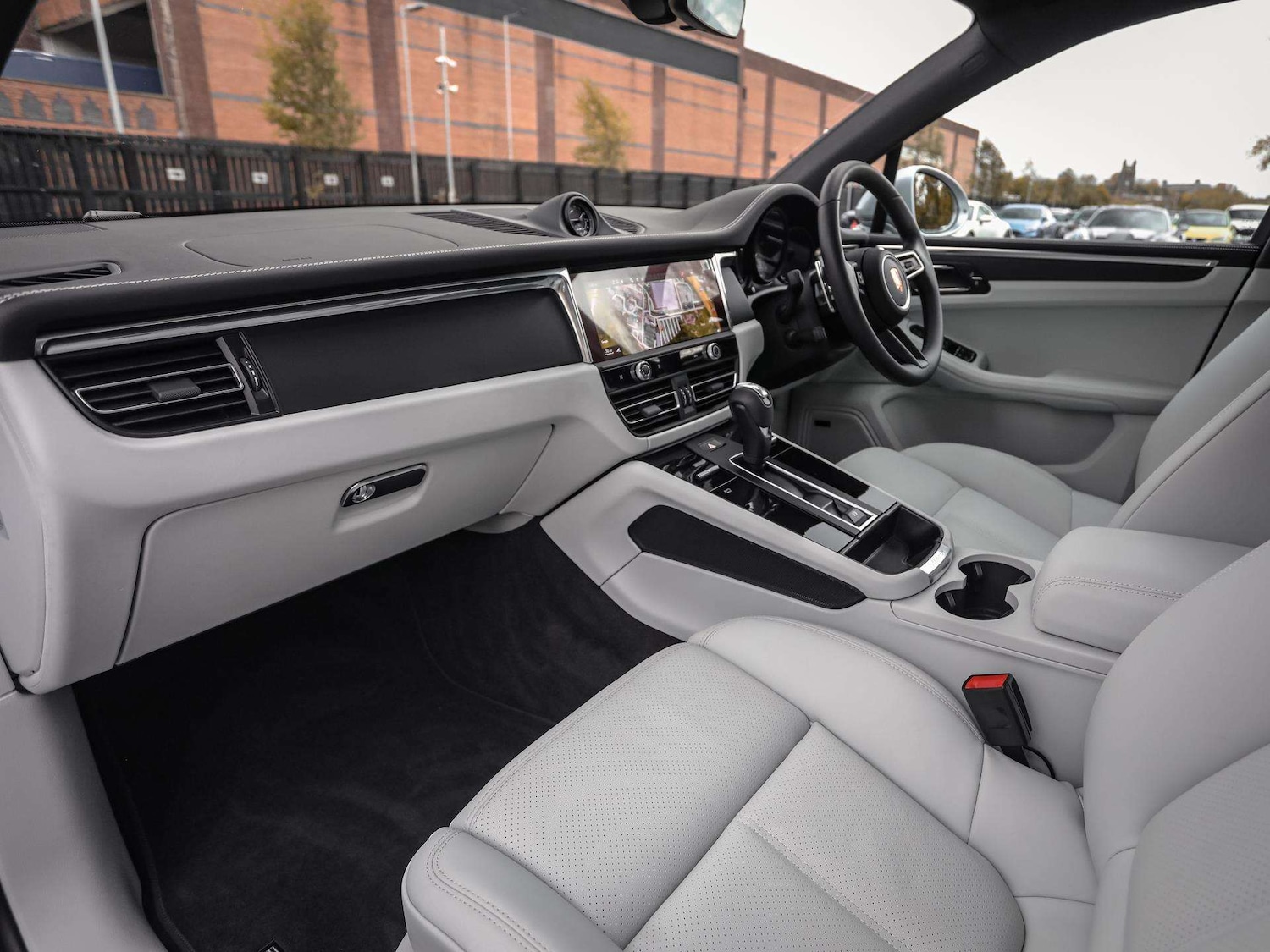 Used Porsche Macan 2025 for sale - 76501828: Photo 5