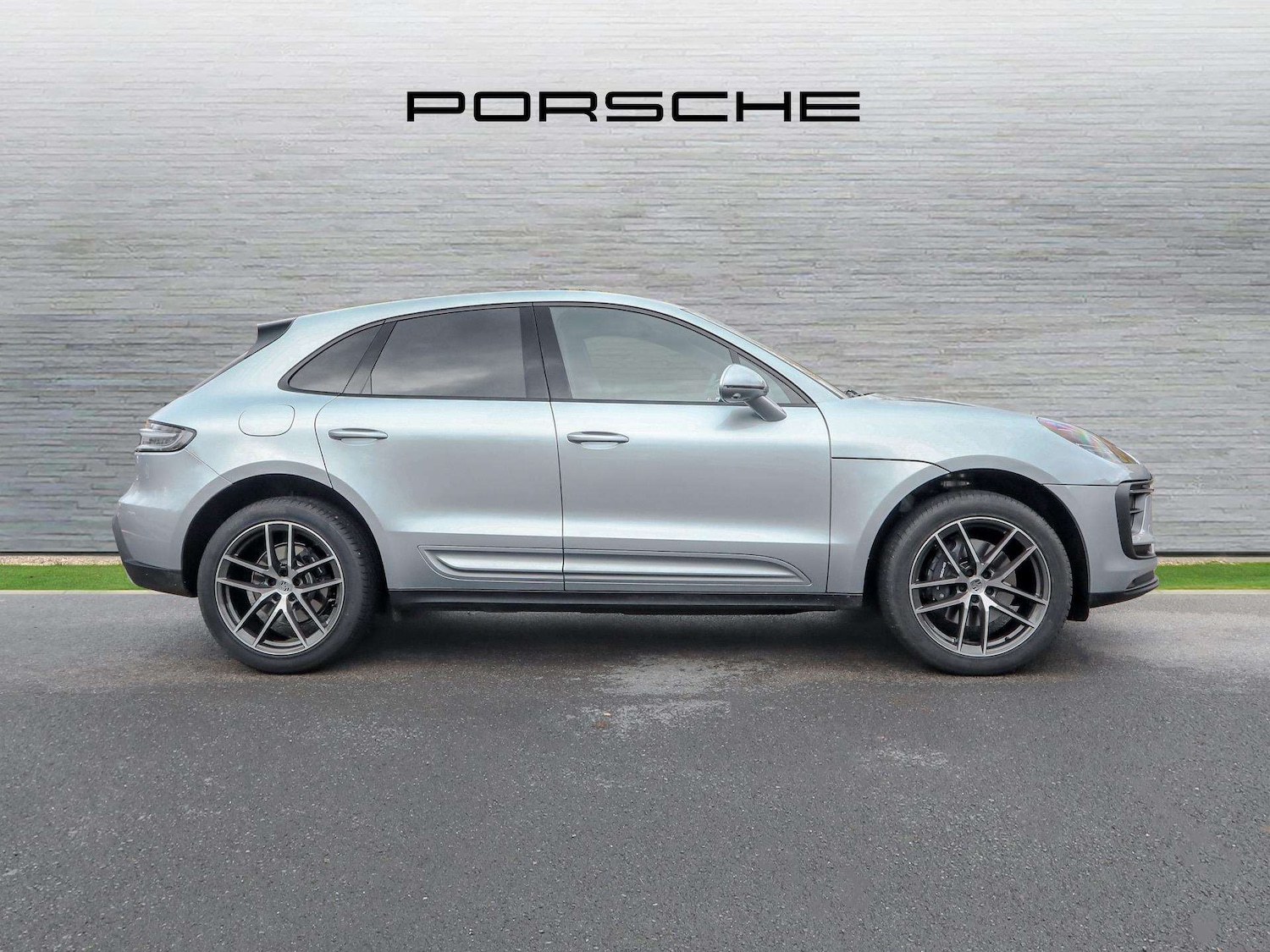 Used Porsche Macan 2025 for sale - 76501828: Photo 7