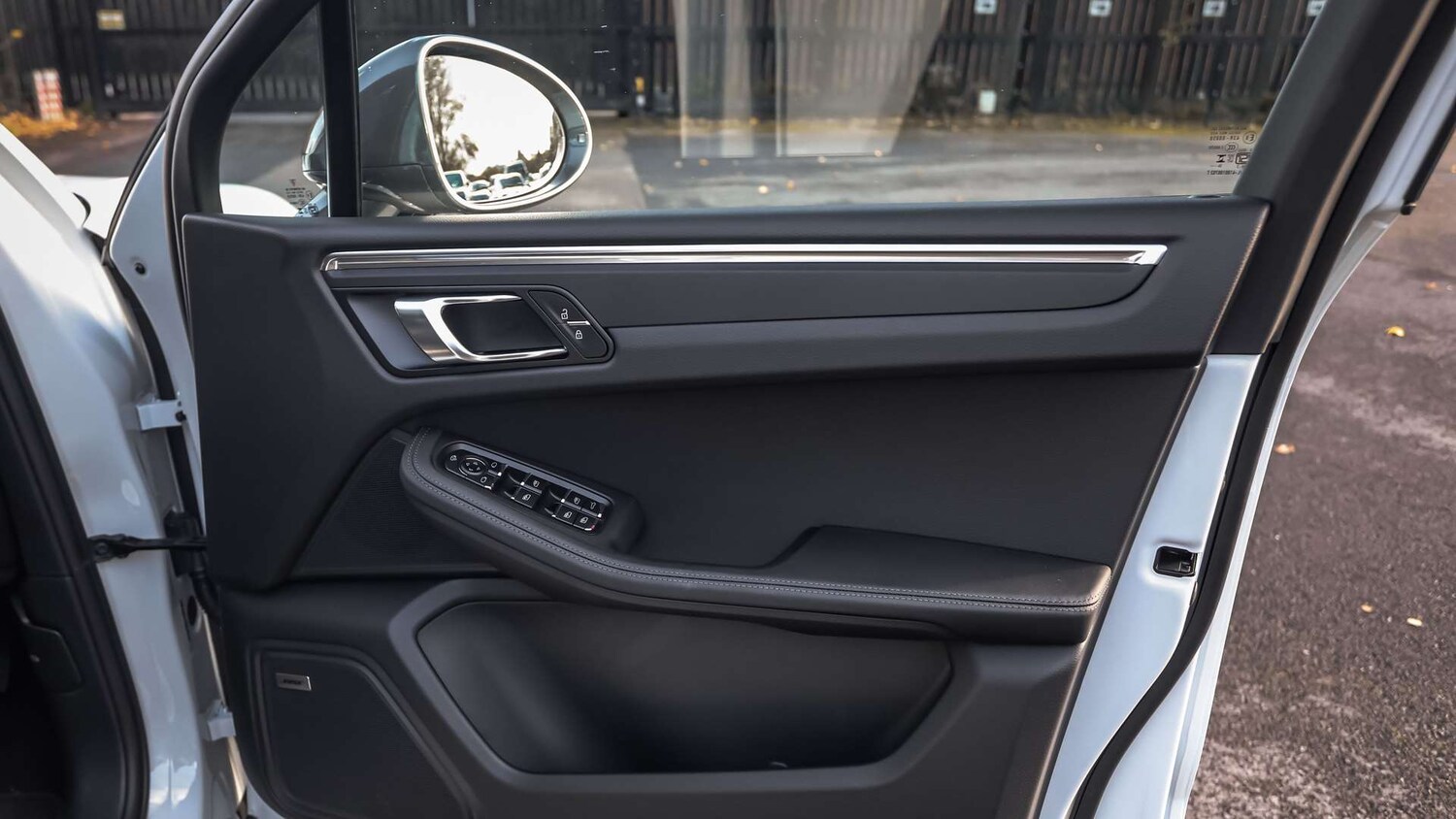 Used Porsche Macan 2025 for sale - 76435741: Photo 31