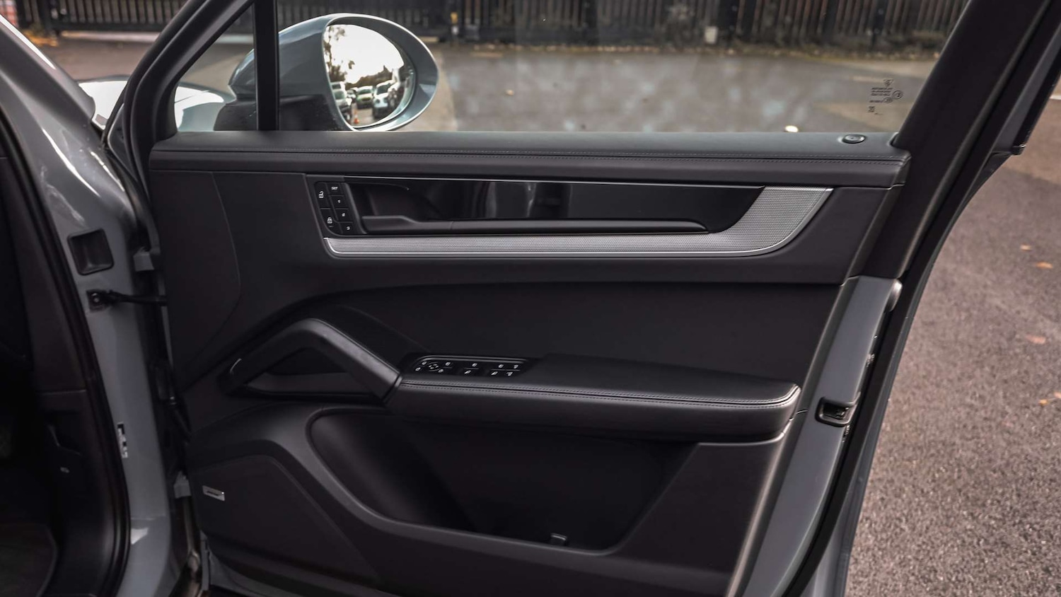 Used Porsche Cayenne 2025 for sale - 76401399: Photo 31