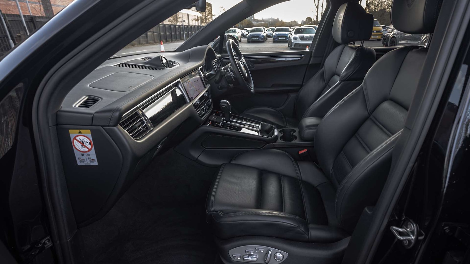 Used Porsche Macan 2021 for sale - 76648957: Photo 14