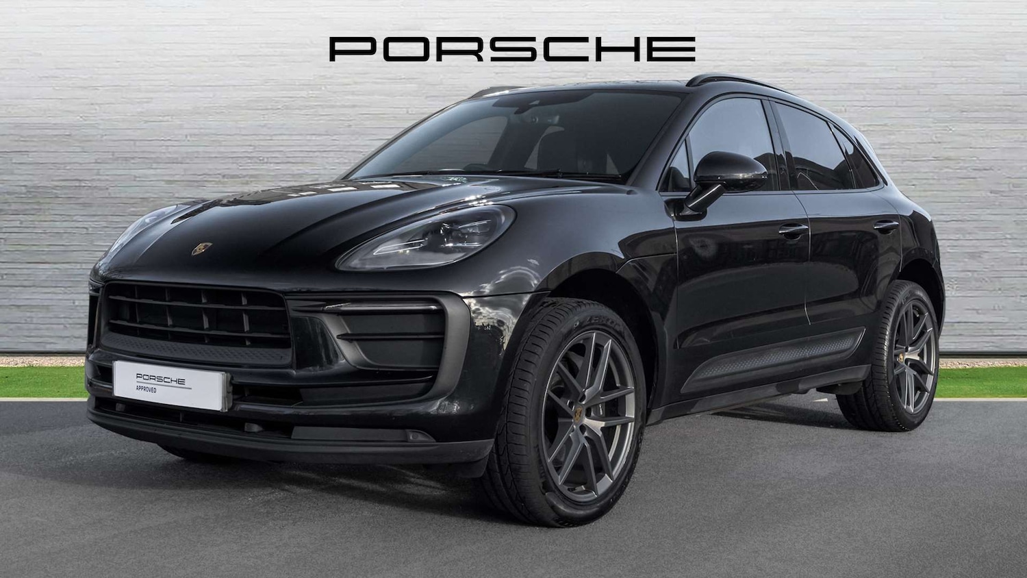 Used Porsche Macan 2021 for sale - 76648957: Photo 2