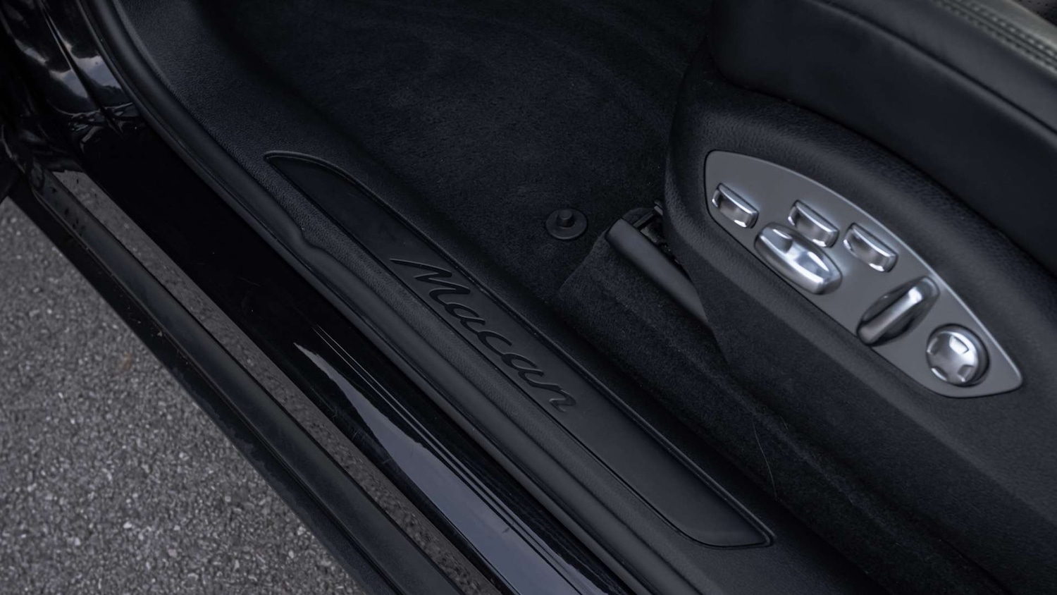 Used Porsche Macan 2021 for sale - 76648957: Photo 30