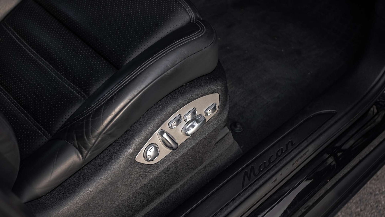 Used Porsche Macan 2021 for sale - 76648957: Photo 31