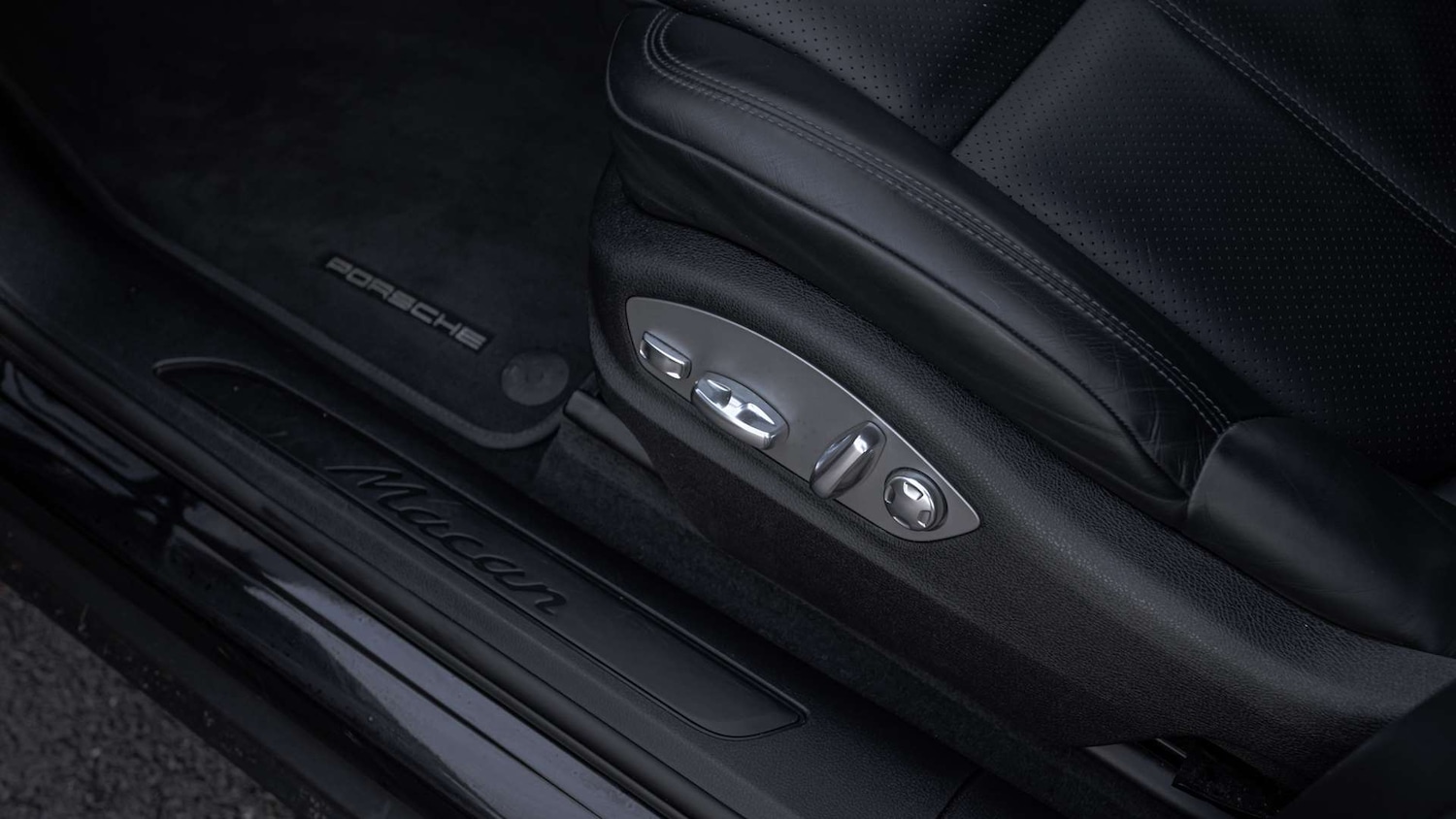 Used Porsche Macan 2020 for sale - 77044069: Photo 32