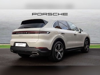 Used Porsche Cayenne 2023 for sale - 77219515: Photo