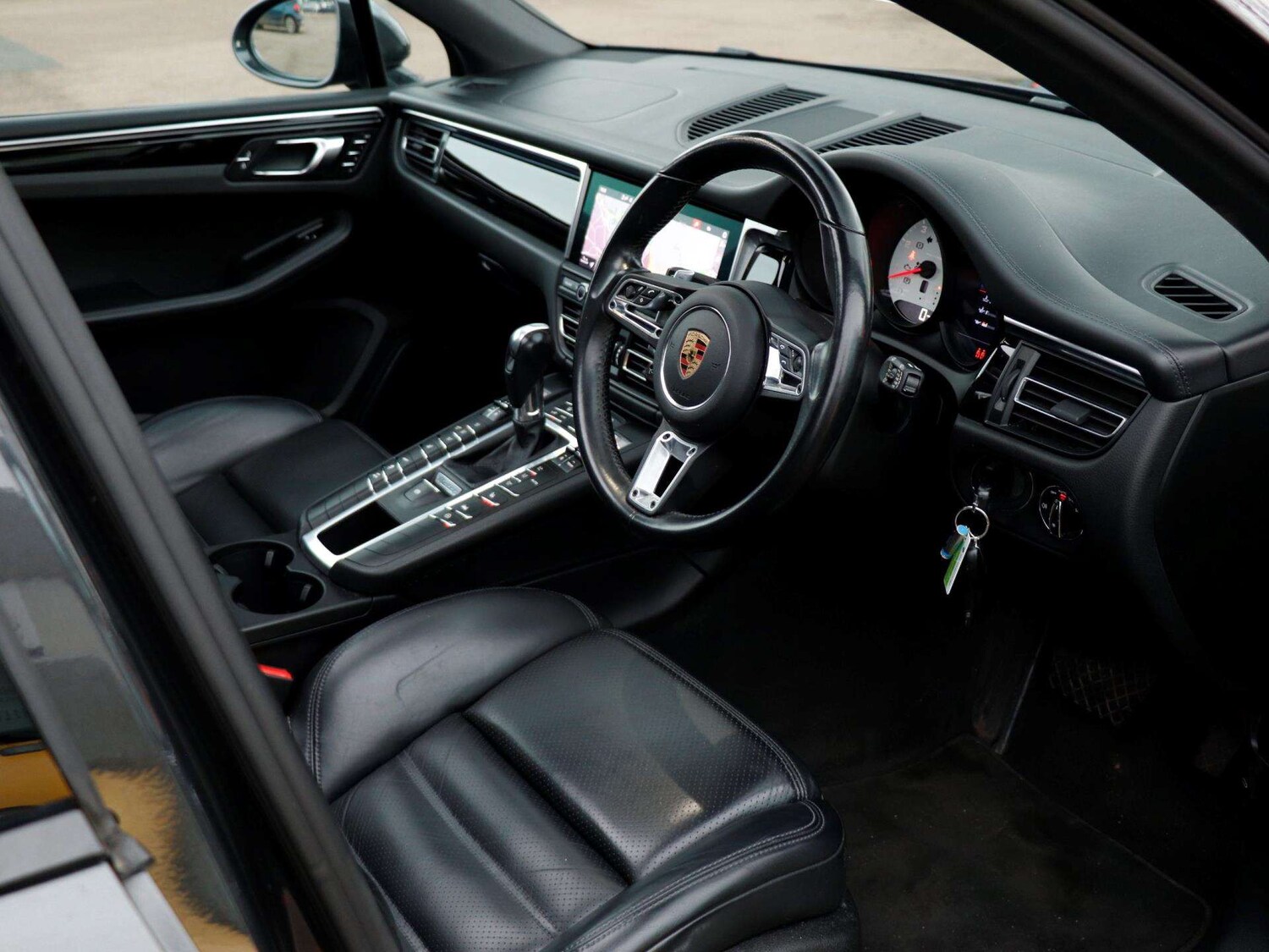 Used Porsche Macan 2021 for sale - 77756718: Photo 10