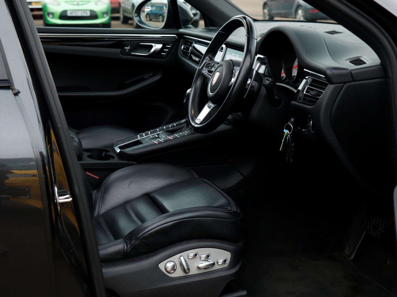 Used Porsche Macan 2021 for sale - 77756718: Photo 12