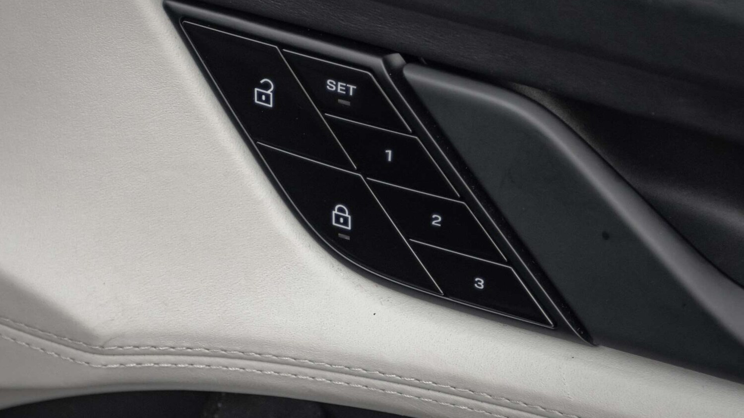 Used Porsche Taycan 2021 for sale - 76928942: Photo 28