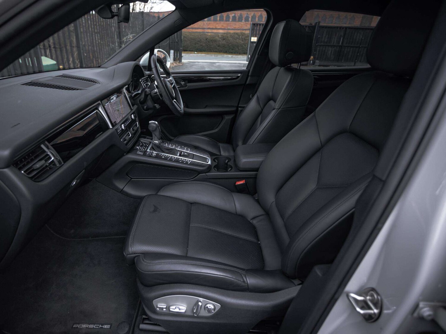 Used Porsche Macan 2021 for sale - 77044199: Photo 24