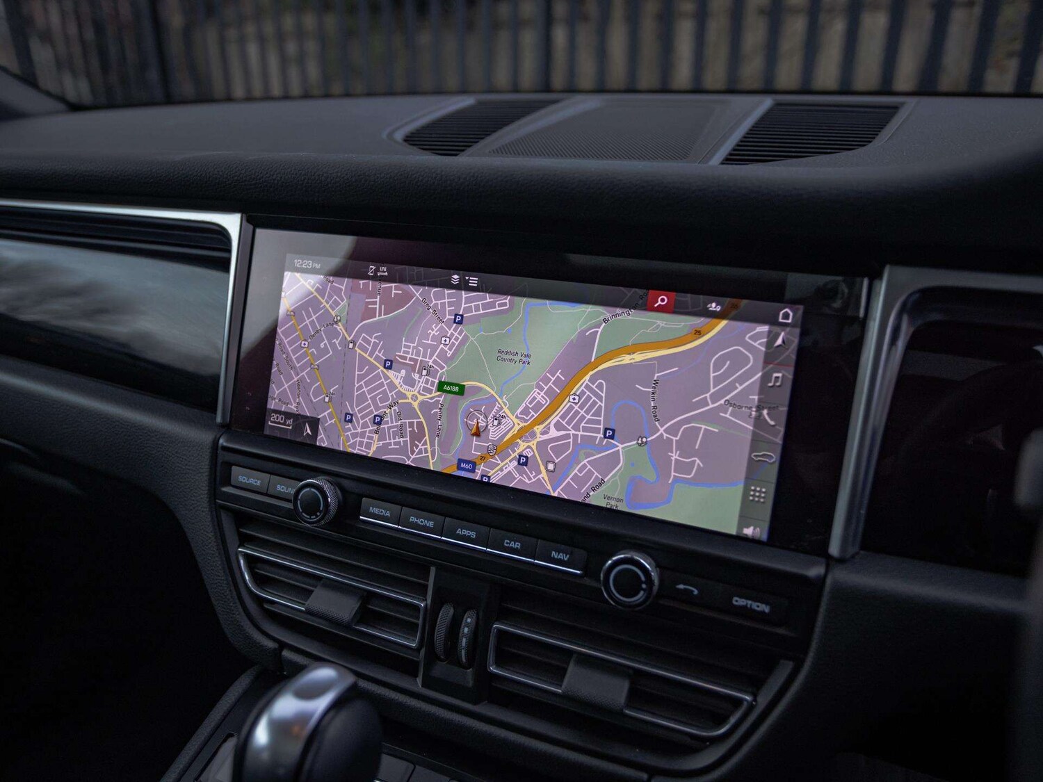 Used Porsche Macan 2021 for sale - 77044199: Photo 30