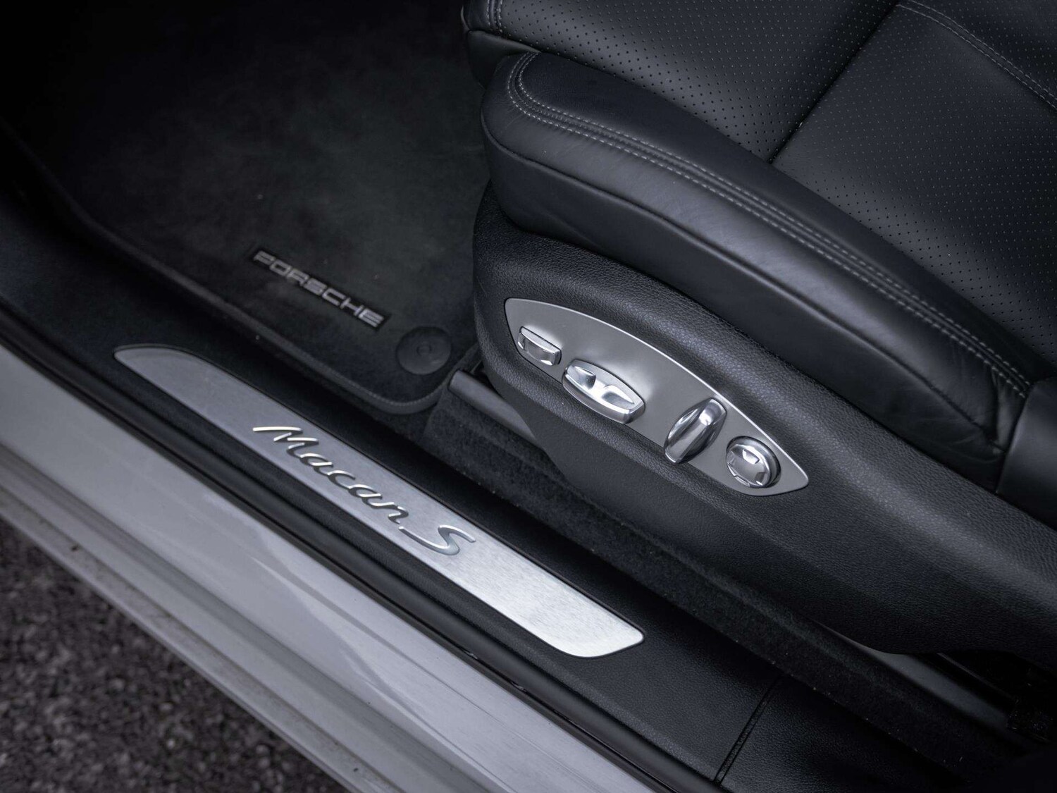 Used Porsche Macan 2021 for sale - 77044199: Photo 32