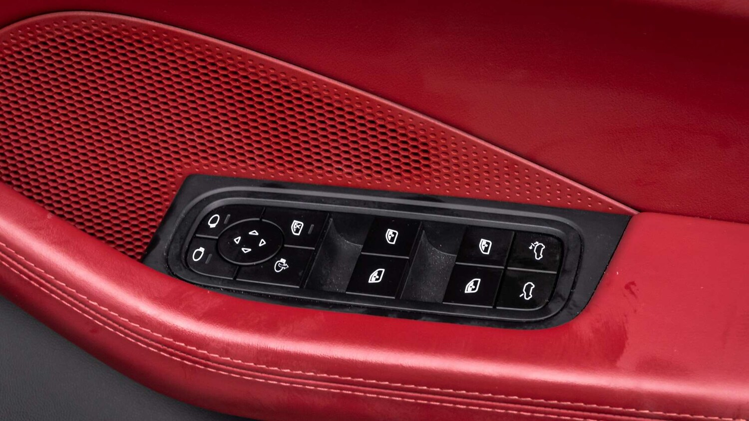 Used Porsche Macan 2025 for sale - 78173745: Photo 18