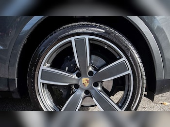 Used Porsche Cayenne 2021 for sale - 77194501: Photo