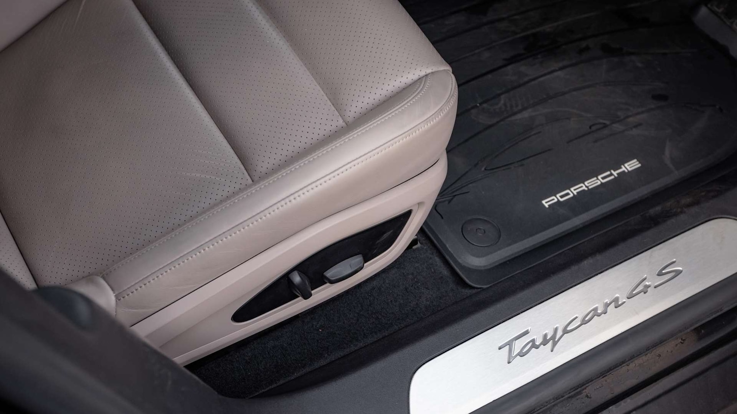 Used Porsche Taycan 2022 for sale - 78010504: Photo 16