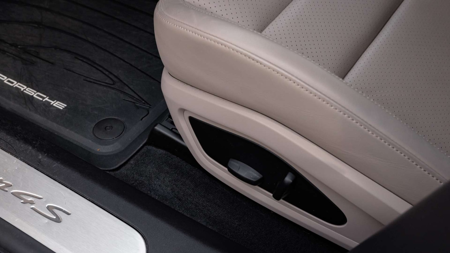 Used Porsche Taycan 2022 for sale - 78010504: Photo 17