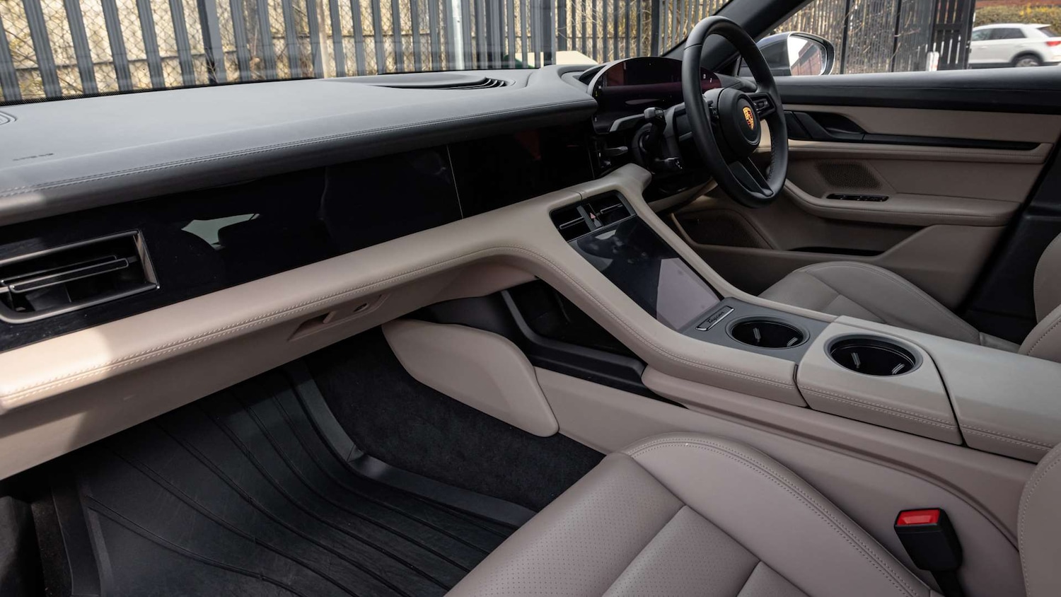 Used Porsche Taycan 2022 for sale - 78010504: Photo 4