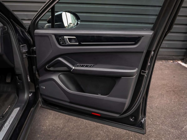 Used Porsche Cayenne 2021 for sale - 76329308: Photo 28