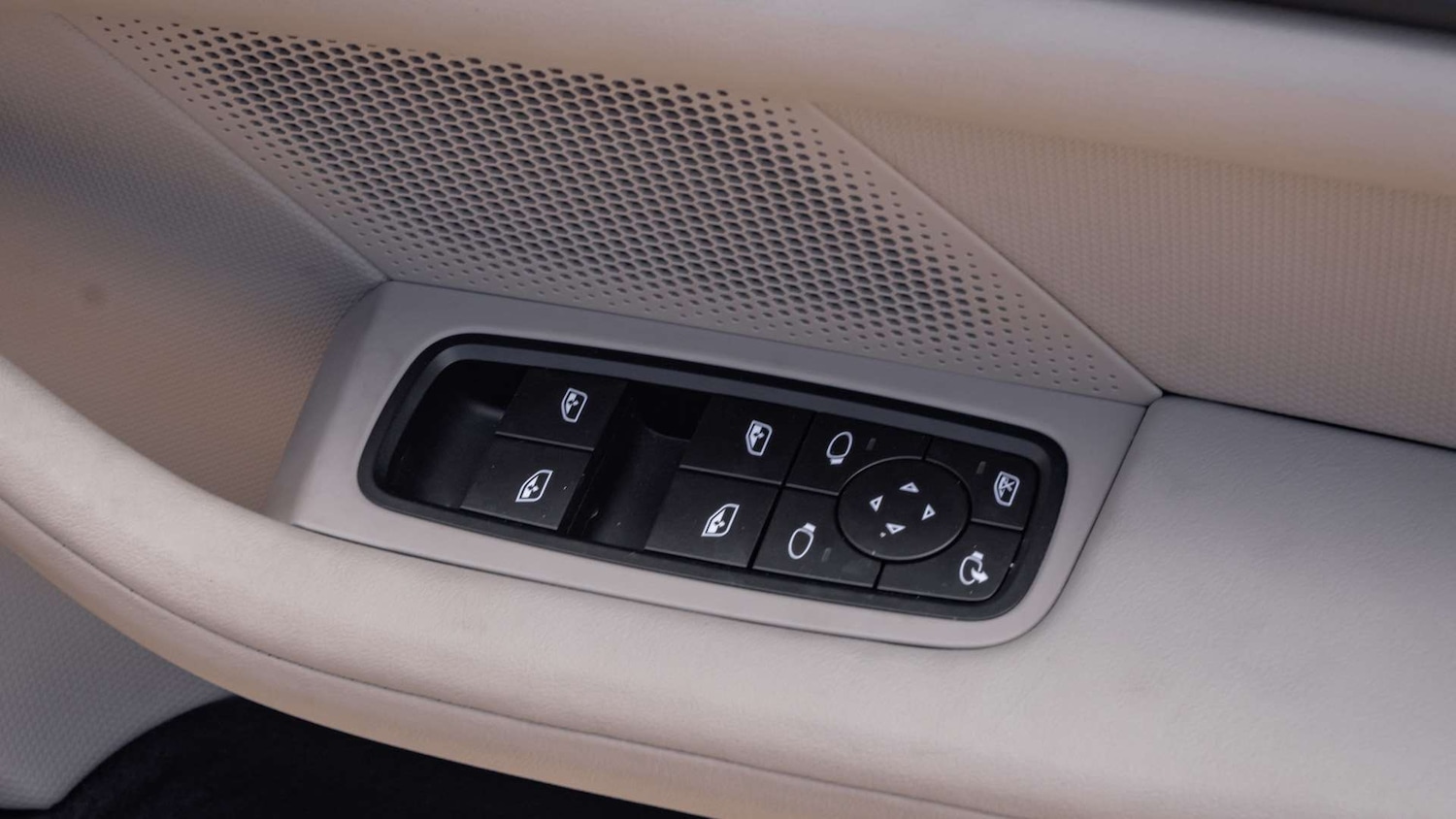 Used Porsche Taycan 2022 for sale - 76113379: Photo 15