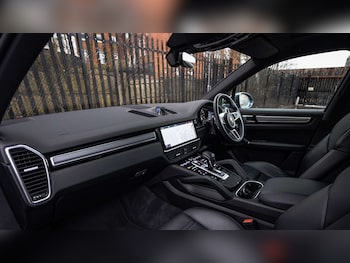 Used Porsche Cayenne 2020 for sale - 77661112: Photo